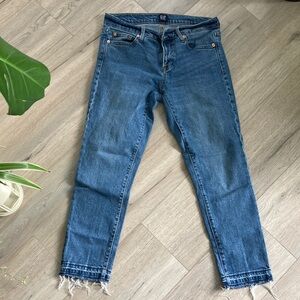 GAP Women's Cropped Slim Jeans with Raw Hem